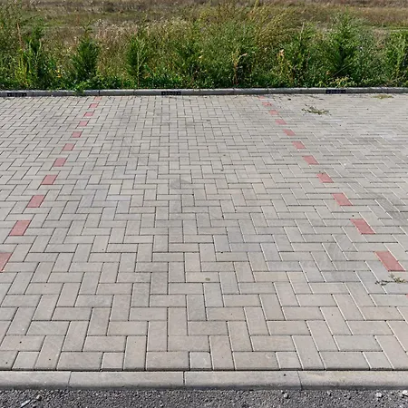 Echoes Of Free Private Parking Tractoru Coresi * בראשוב